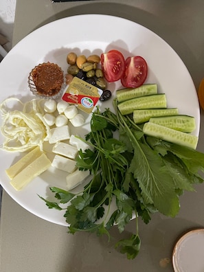 Free daily on-the-go breakfast