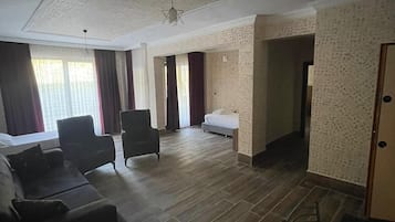 Habitación estándar, balcón | Wifi gratis