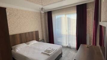 Family Room, Balcony, Mountain View | Free WiFi