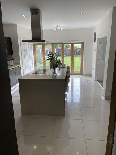 Beautiful 5-bed House in Walsall