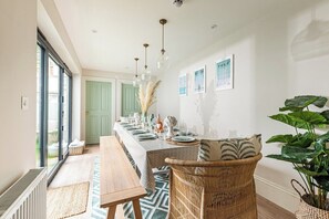 Dining - Stylish Shell House: BBQ, Walk to Beach & Town (Dorset)