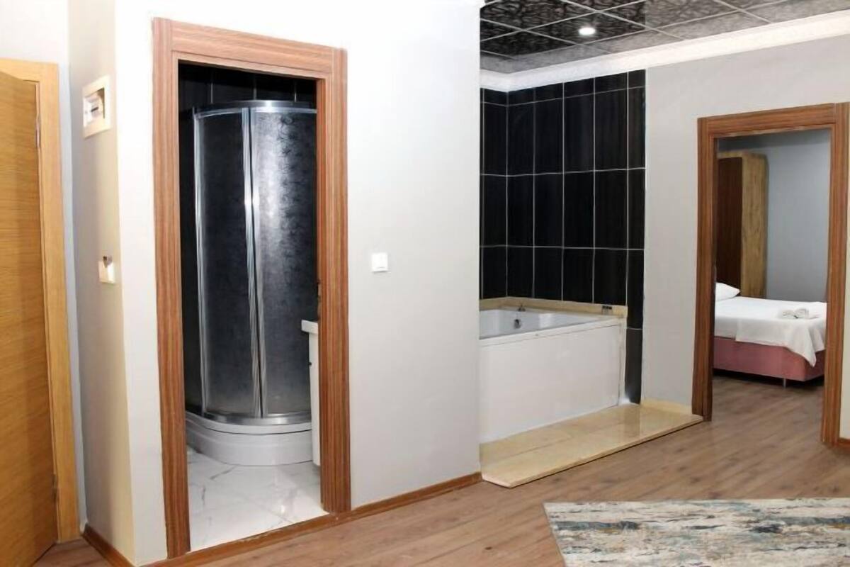 3 makuuhuonetta, minibaari, yksilöllisesti sisustettu