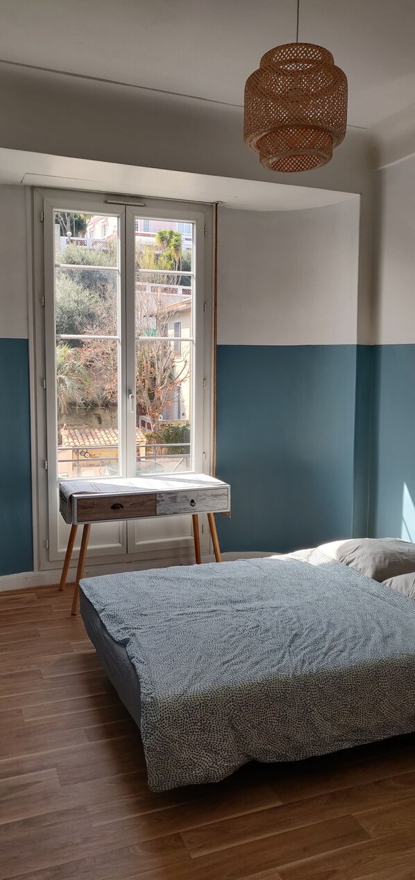 3 chambres, bureau, Wi-Fi gratuit, draps fournis