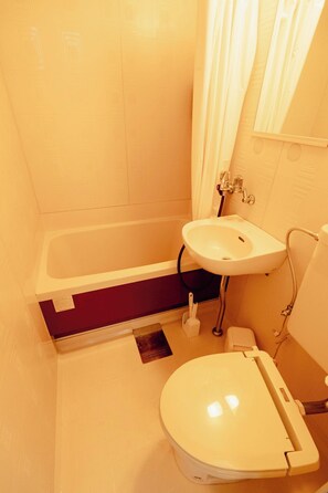 Quadruple Room | Bathroom | Rainfall showerhead, free toiletries, hair dryer, bathrobes