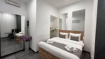 Deluxe Double Room | Minibar, free WiFi, bed sheets