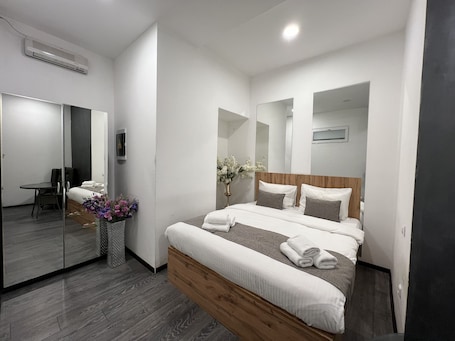 Deluxe Double Room | Minibar, free WiFi, bed sheets