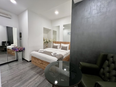 Deluxe Double Room | 1 bedroom, minibar, free WiFi, bed sheets