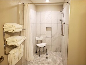Combined shower/bathtub, hair dryer, towels, soap - John's Pass Hotel (Madeira Beach)