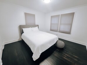 3 habitaciones, tabla de planchar con plancha, wifi y ropa de cama 
