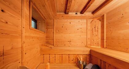 GemĂŒtliches Landhaus in Waldlage mit Bergblick auf die Planai in Schladming