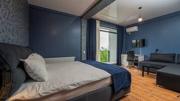 Elite Triple Room, Pool View | Iron/ironing board, free WiFi, bed sheets