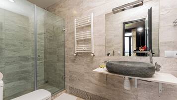 Elite Triple Room, Pool View | Bathroom | Shower, hair dryer, slippers, towels