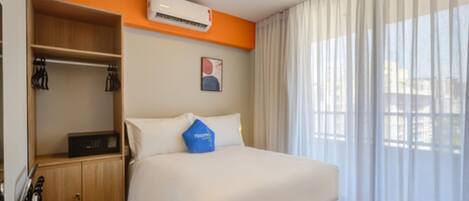 Estudio, 1 cama doble, balcón | Escritorio, espacio para trabajar con un portátil, wifi gratis