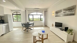 Dining - ALBUFEIRA CENTRAL 6 by HOMING (Albufeira)