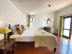 3 chambres, fer et planche à repasser, Wi-Fi gratuit, draps fournis