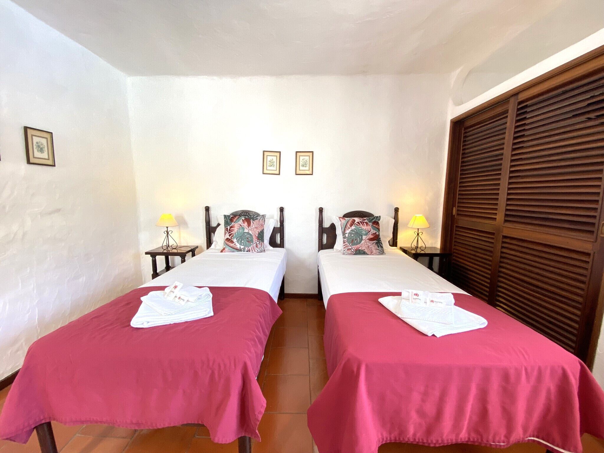 3 makuuhuonetta, silitysrauta/-lauta, ilmainen Wi-Fi, vuodevaatteet