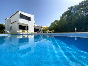 Pool - ALBUFEIRA VINTAGE DESIGN VILLA WITH POOL by HOMING (Albufeira)