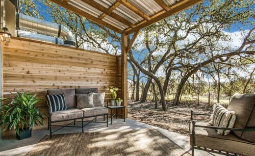 Eagles Landing Lodge Private Suites and Group Lodging