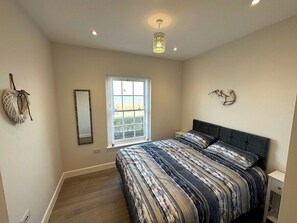 2 bedrooms, free WiFi - Beachfront Bliss Apartment (Dymchurch)