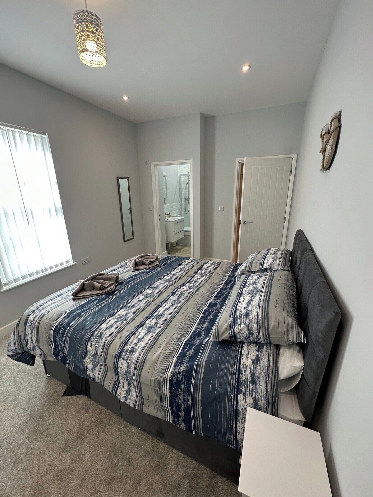 2 dormitorios, tabla de planchar con plancha, wifi gratis y ropa de cama