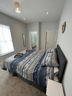 2 habitaciones, tabla de planchar con plancha y wifi gratis 