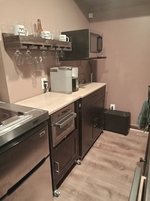 Fridge, microwave, oven, stovetop - Basement Apartment, Outdoor Hot Tub add on, infrared Sauna, Pool Table and more (Lansing)