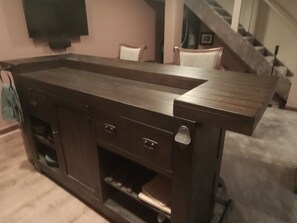 Interior - Basement Apartment, Outdoor Hot Tub add on, infrared Sauna, Pool Table and more (Lansing)