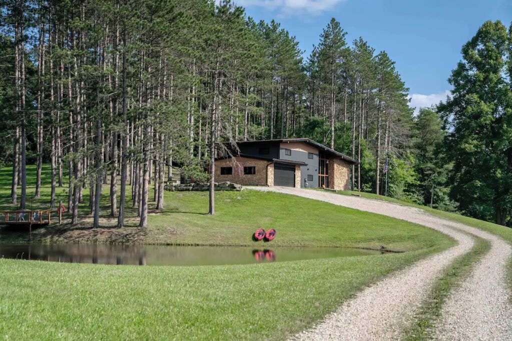 Newly renovated-Hocking Hills retreat+hot tub+pond