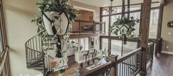 Newly renovated-Hocking Hills retreat+hot tub+pond