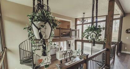 Newly renovated-Hocking Hills retreat+hot tub+pond