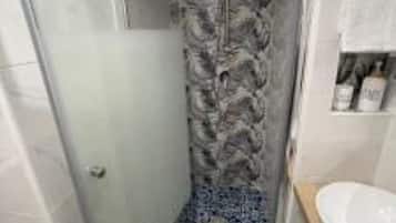 Doccia, asciugacapelli, bidet, asciugamani