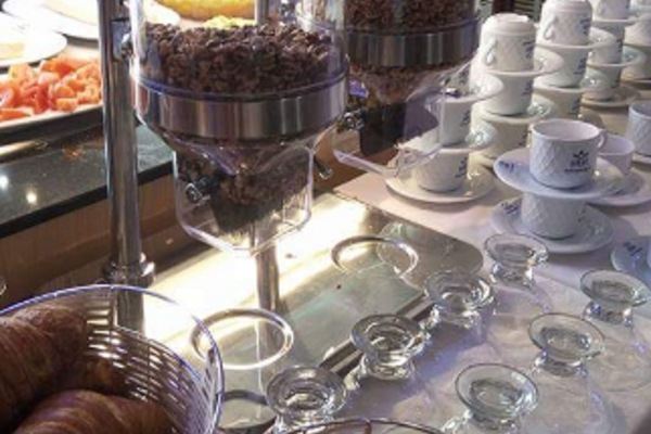 فطور أوروبي مجانًا يوميًا