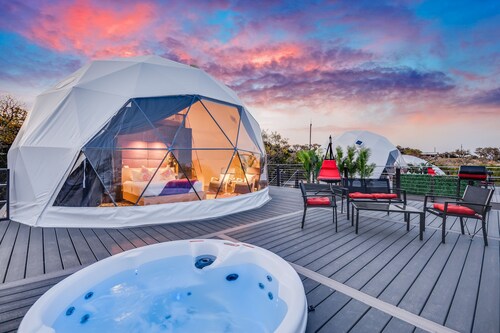 Unique & Plush Eco-Glamping Resort in TX Hill country!