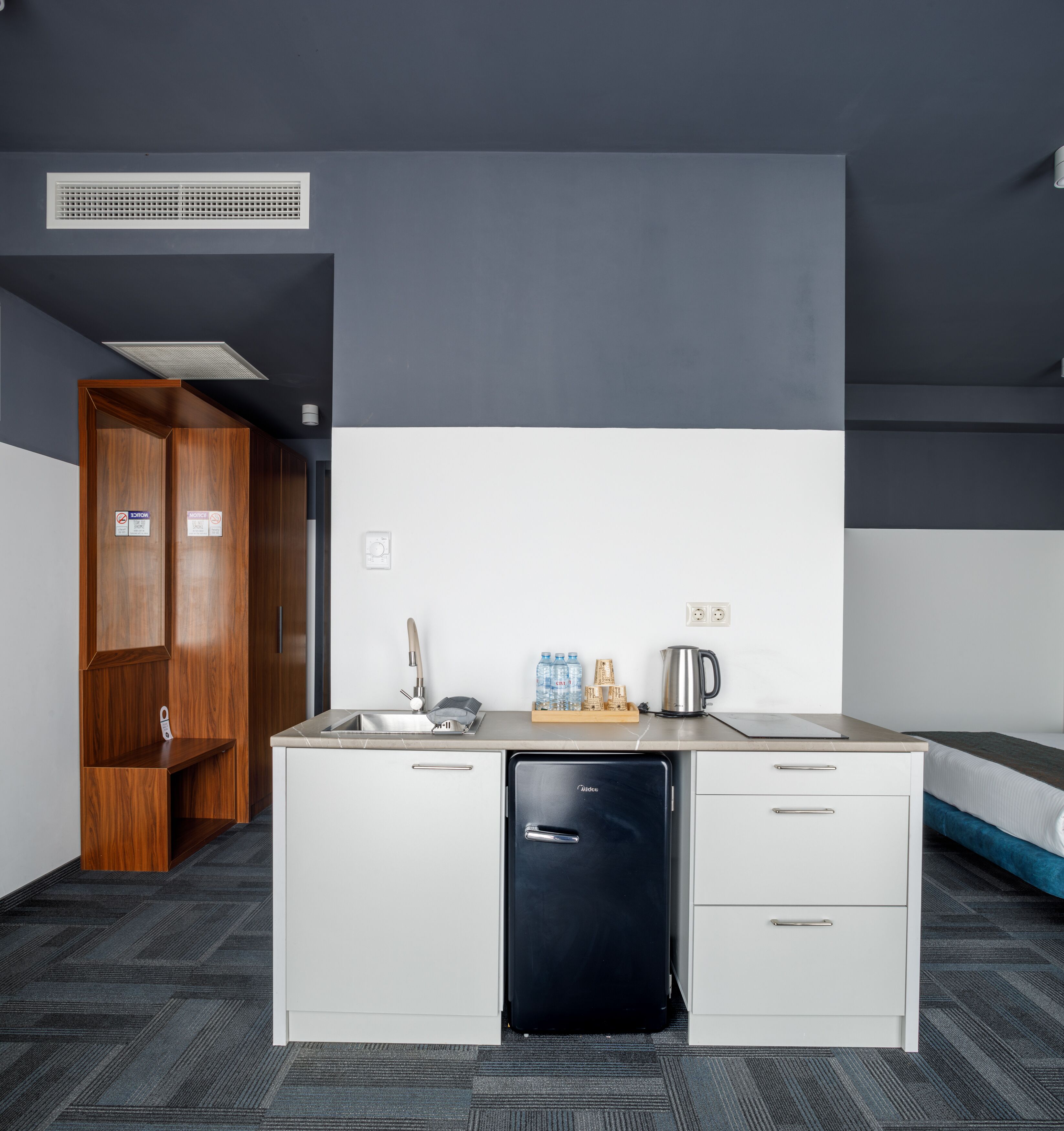 family room, 1 bedroom, mountain view | premium bedding, in-room safe, desk, laptop workspace