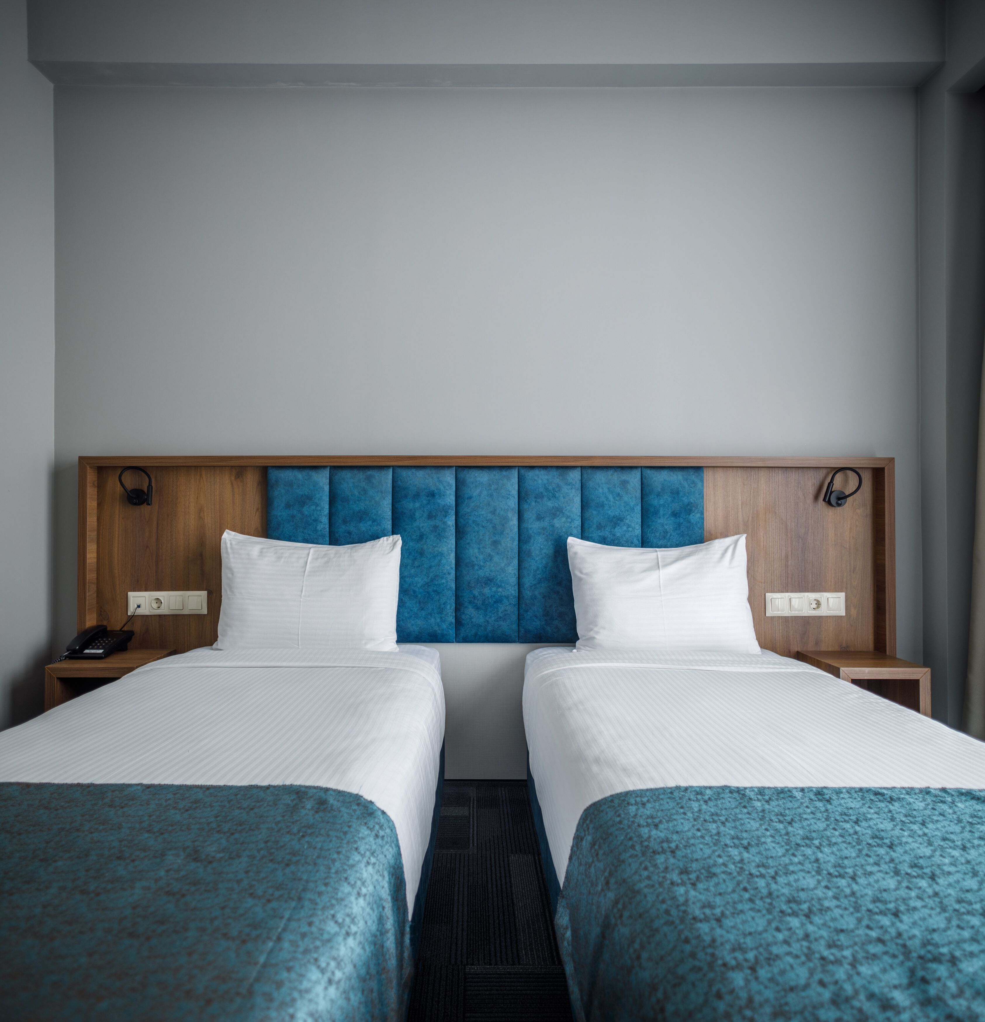 standard twin room | premium bedding, in-room safe, desk, laptop workspace
