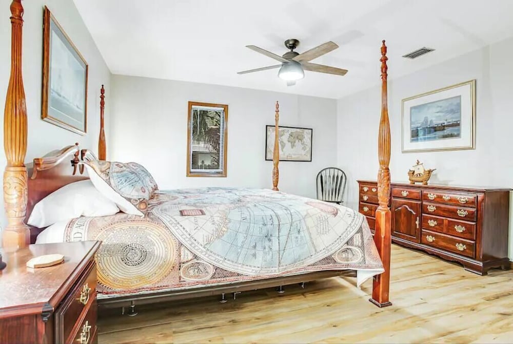 Spacious Island Getaway with Balcony, AC, and PetFriendly Perks by the