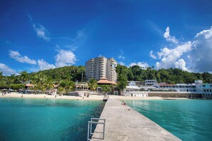 A beachfront hotel with a pool, beach, and a view of the ocean. - Montego Bay Club Apartments (Montego Bay)