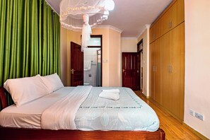 3 habitaciones, tabla de planchar con plancha, wifi y ropa de cama