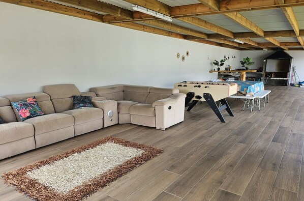 Games room - Maison de charme avec terrain de pétanque privatisé, borne de recharge (La Plaine Des Palmistes)