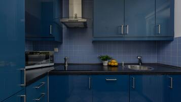 Microwave, dishwasher, cookware/dishes/utensils