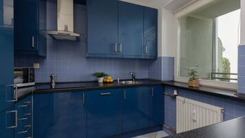 Microwave, dishwasher, cookware/dishes/utensils