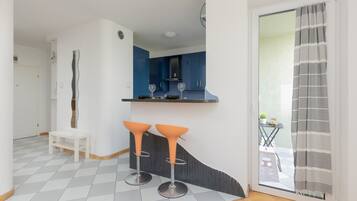 Microwave, dishwasher, cookware/dishes/utensils