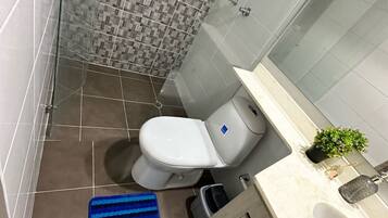 Towels, soap, shampoo, toilet paper