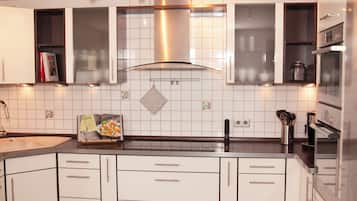 Réfrigérateur, four, plaque de cuisson, lave-vaisselle