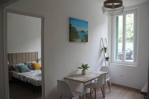 1 chambre, bureau, accès au Wi-Fi (inclus), literie fournie