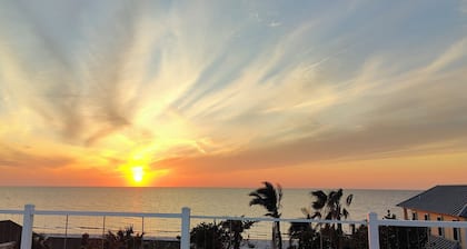 Amazing Oceanview Beach Mansion Private Warm Pool Sunset Rooftop, Trail to Beach