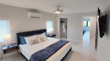 5 bedrooms, desk, iron/ironing board, travel cot