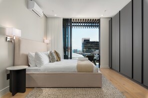 Grand Apartment | 3 bedrooms, in-room safe, laptop workspace, iron/ironing board - The Avant 402 (Cape Town)