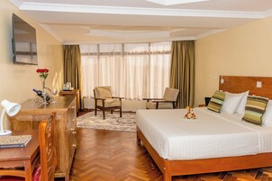 Ropa de cama de alta calidad y escritorio 