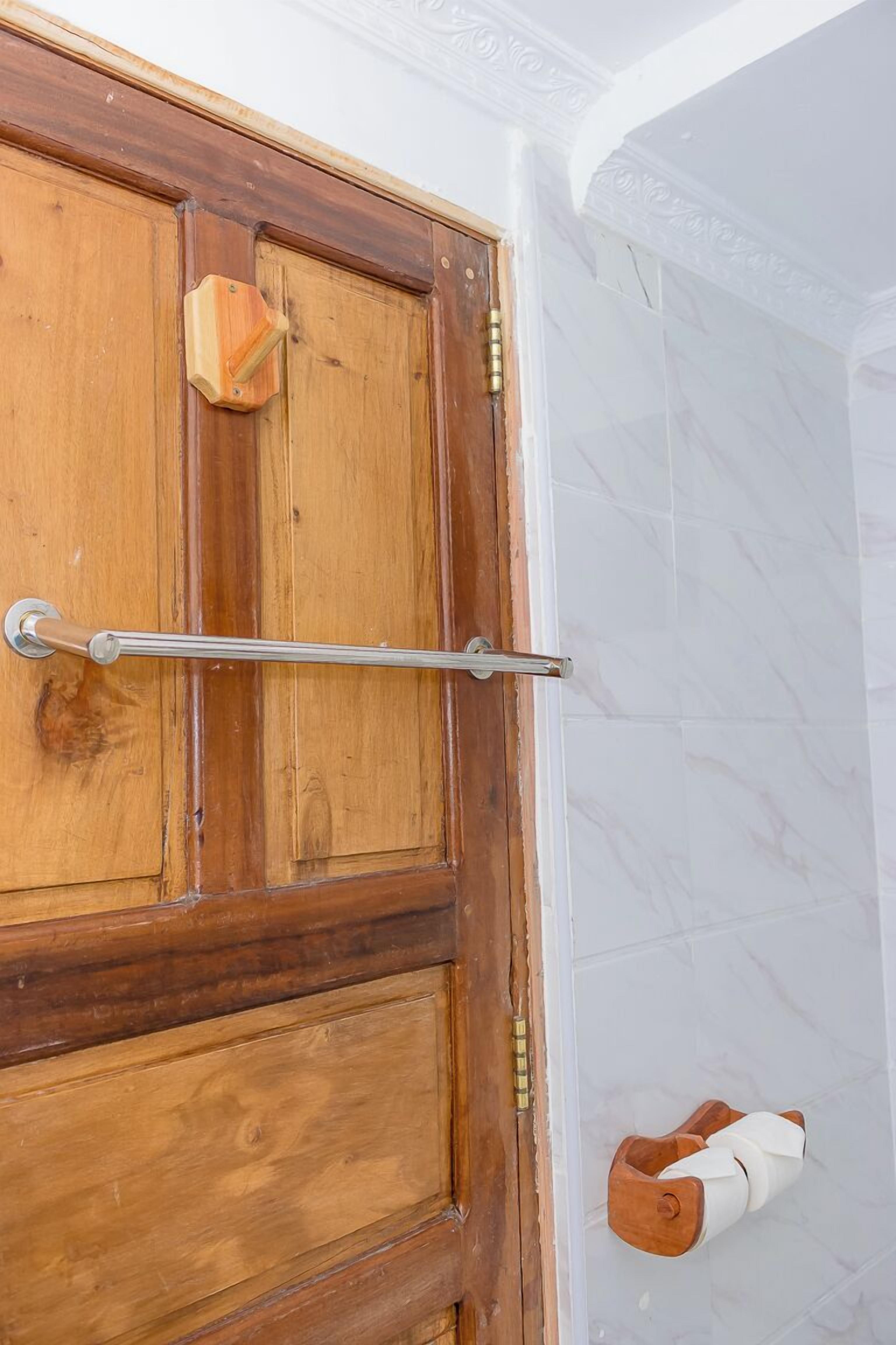 shower, rainfall showerhead, free toiletries, bathrobes